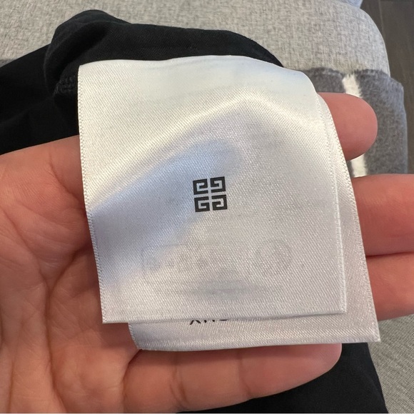 *NEW* GIVENCHY Slim Fit  t-shirt - Picture 7 of 11